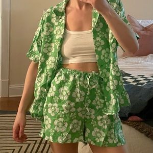 Holiday the Label short set in green Happy Hawaii pattern